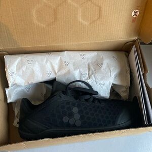 Vivo barefoot sneakers